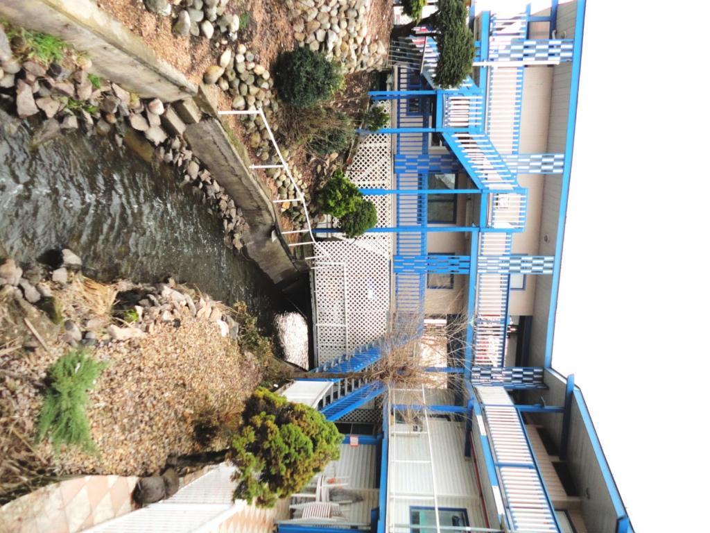 Blue Stream Motel バーノン エクステリア 写真